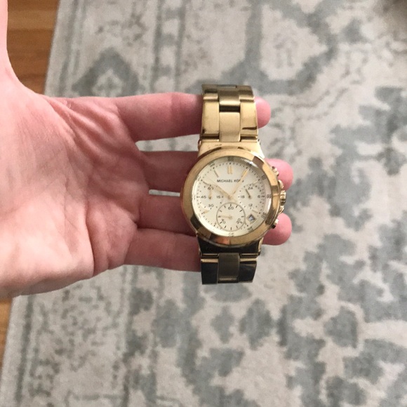 💛💛Gold Michael Kors watch!!💛💛 - Picture 2 of 4